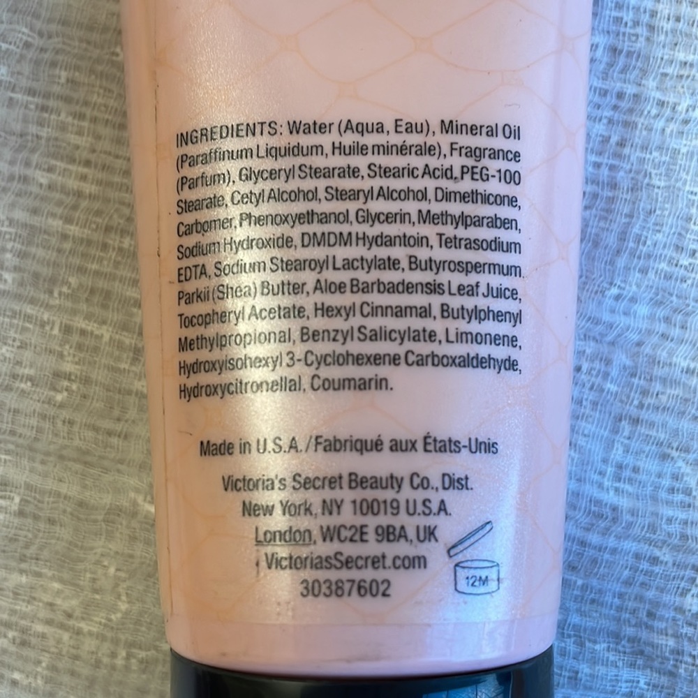 Set of two VICTORIA’s SECRET lotion and body wash (sealed) - Picture 4 of 8